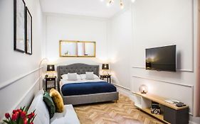 Gold Apartment